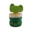 Guarda dentes de madeira da artmed kids, para odontopediatria, com uma tampa com cabeça de crocodilo e a verde